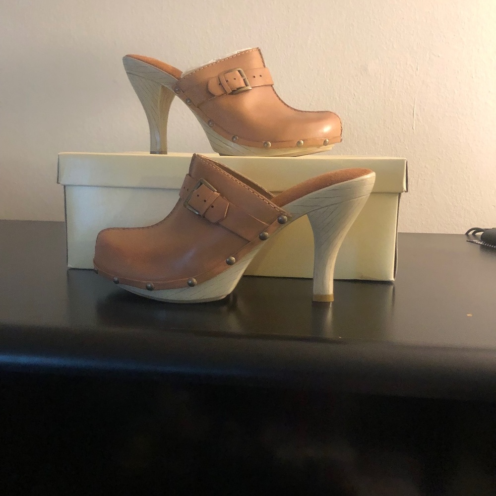 *Cathy Jean Upper Leather Heel Clogs (New) Size 7
